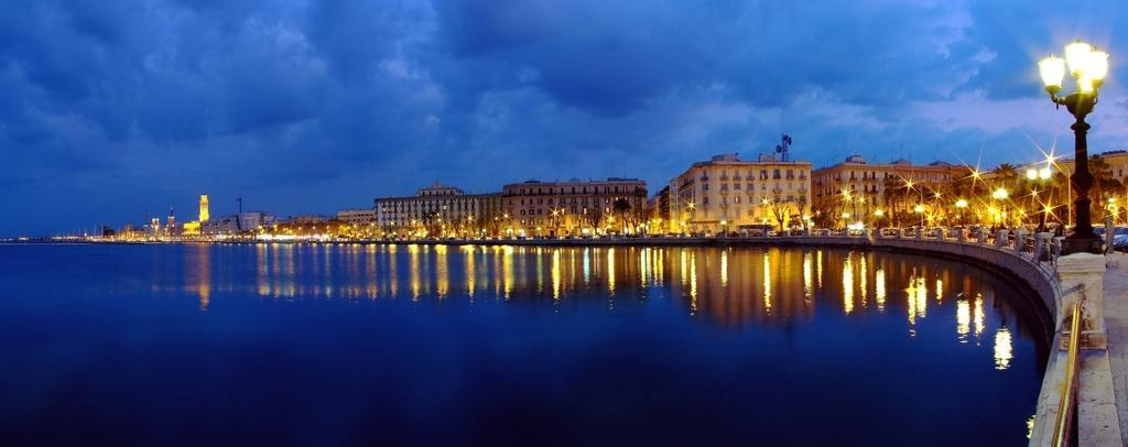Апартаменти Due Passi Dal Borgo Antico Барі Номер фото